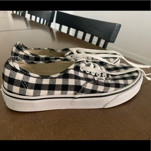 Women’s rare Black & White Gingham Lace Up Vans